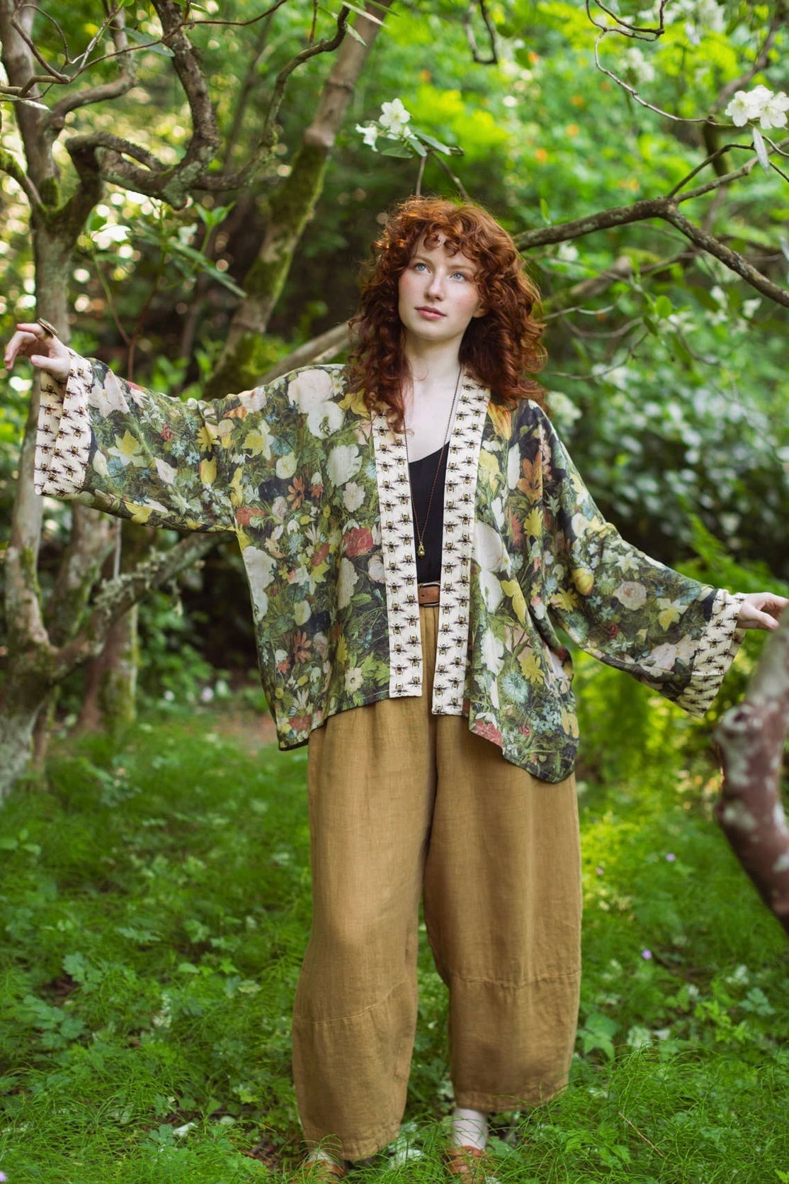 Market Of Stars - I Dream in Flowers  - Pixie Duster Cropped Kimono - Flowers & Bees
