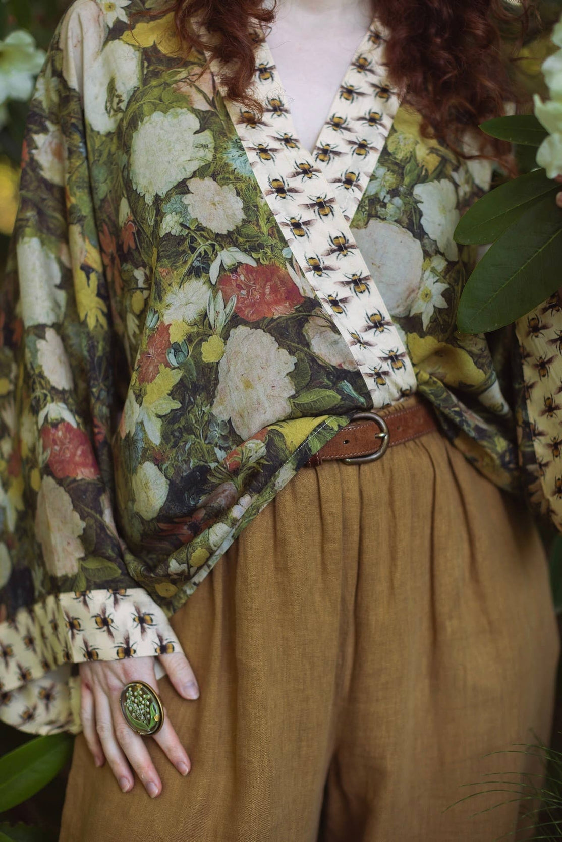 Market Of Stars - I Dream in Flowers  - Pixie Duster Cropped Kimono - Flowers & Bees