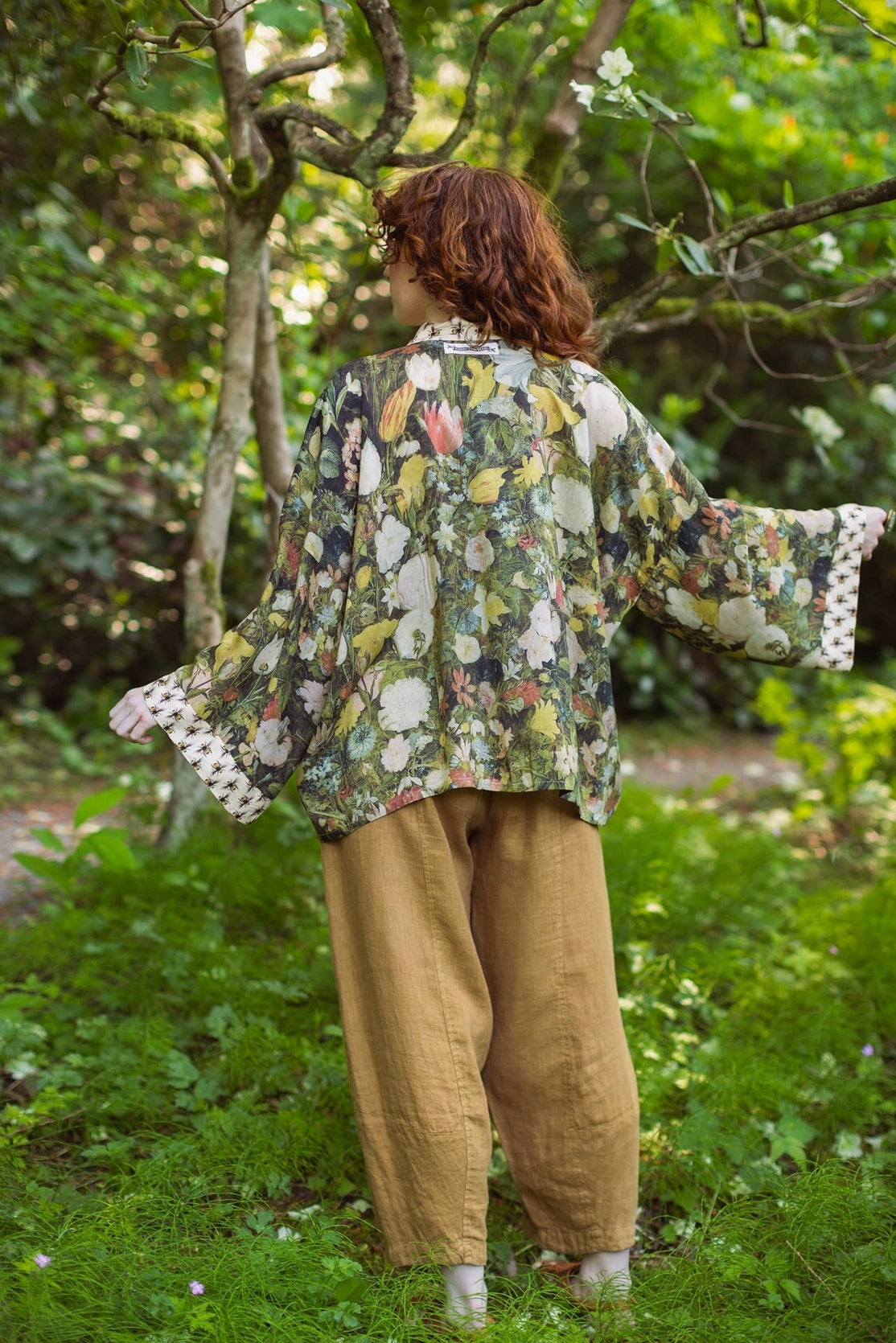 Market Of Stars - I Dream in Flowers  - Pixie Duster Cropped Kimono - Flowers & Bees
