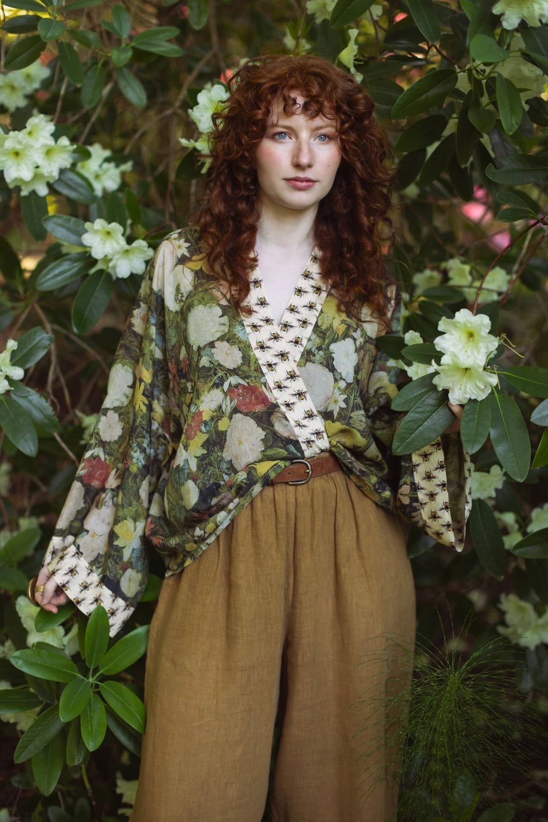 Market Of Stars - I Dream in Flowers  - Pixie Duster Cropped Kimono - Flowers & Bees