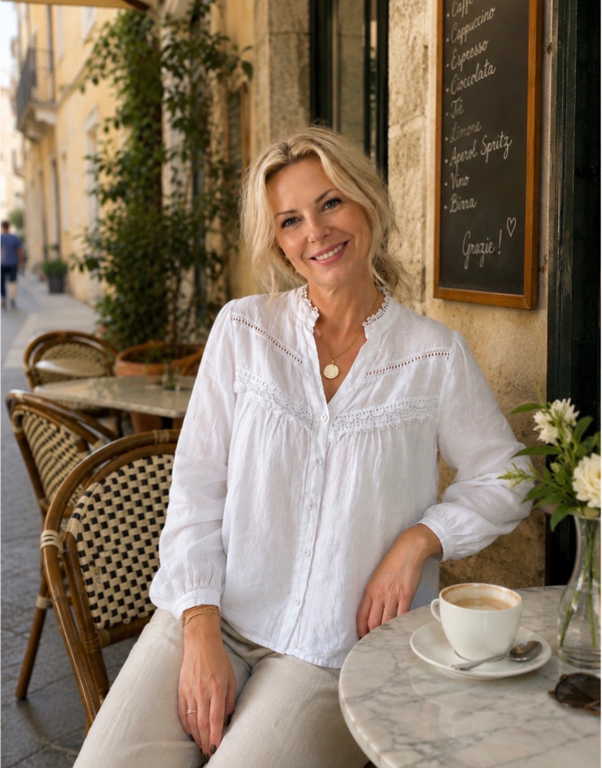 Free Angel - Stupenda - Cropped/Short Style Linen Lace Top
