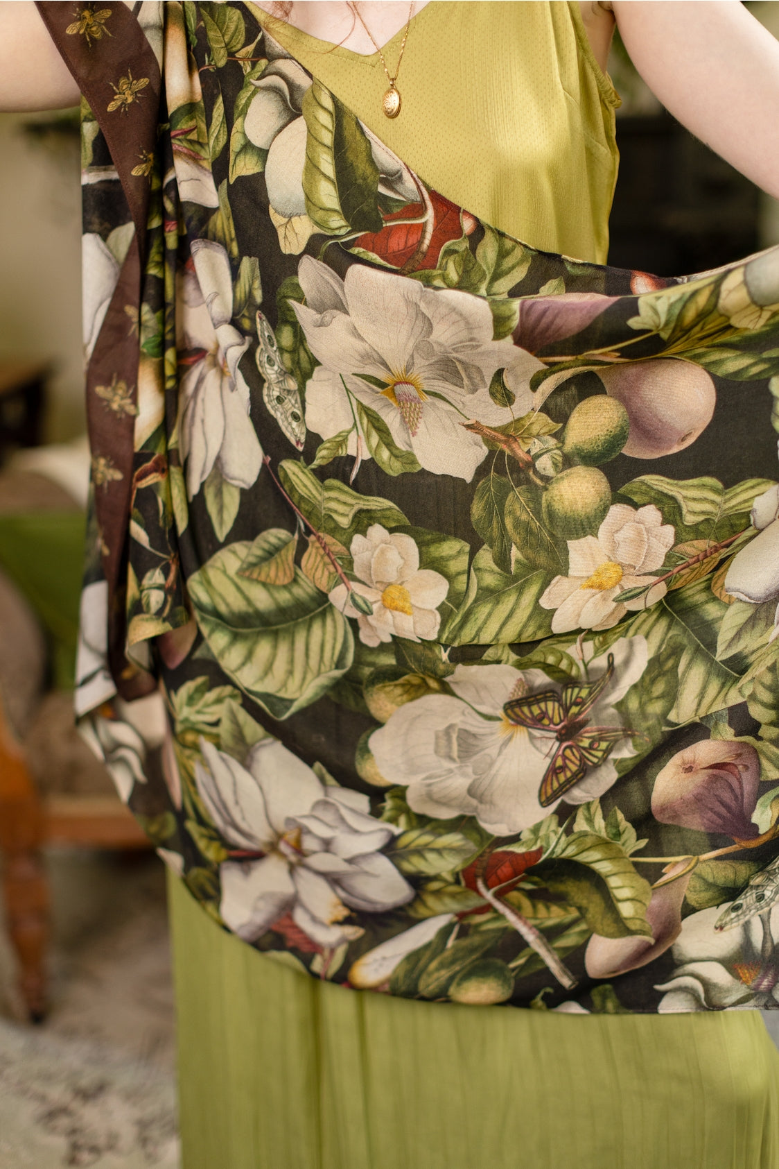 Market Of Stars - Fleur De Lune Scarf - Floral Print & Bees