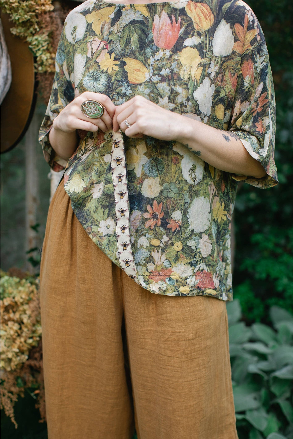 Market Of Stars - I Dream in Flowers - Tee Luxe Print Tunic Top - Bee Trim