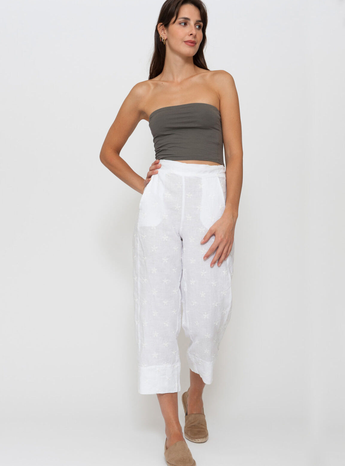 Blueberry - Italian Linen Embroidered 7/8 Cropped Pant - Beige