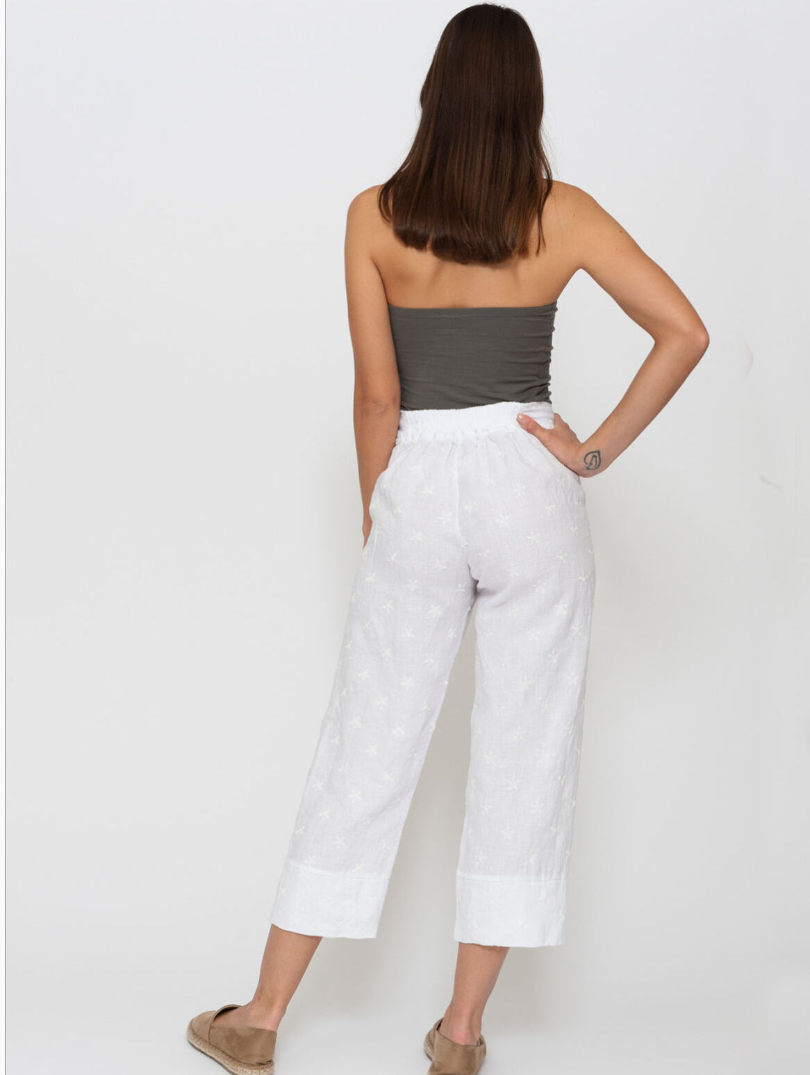 Blueberry - Italian Linen Embroidered 7/8 Cropped Pant - Beige