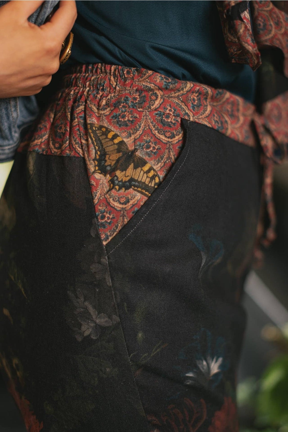 Market of Stars - Flight of Fancy - Linen Cropped Artist Pants - Hummingbird