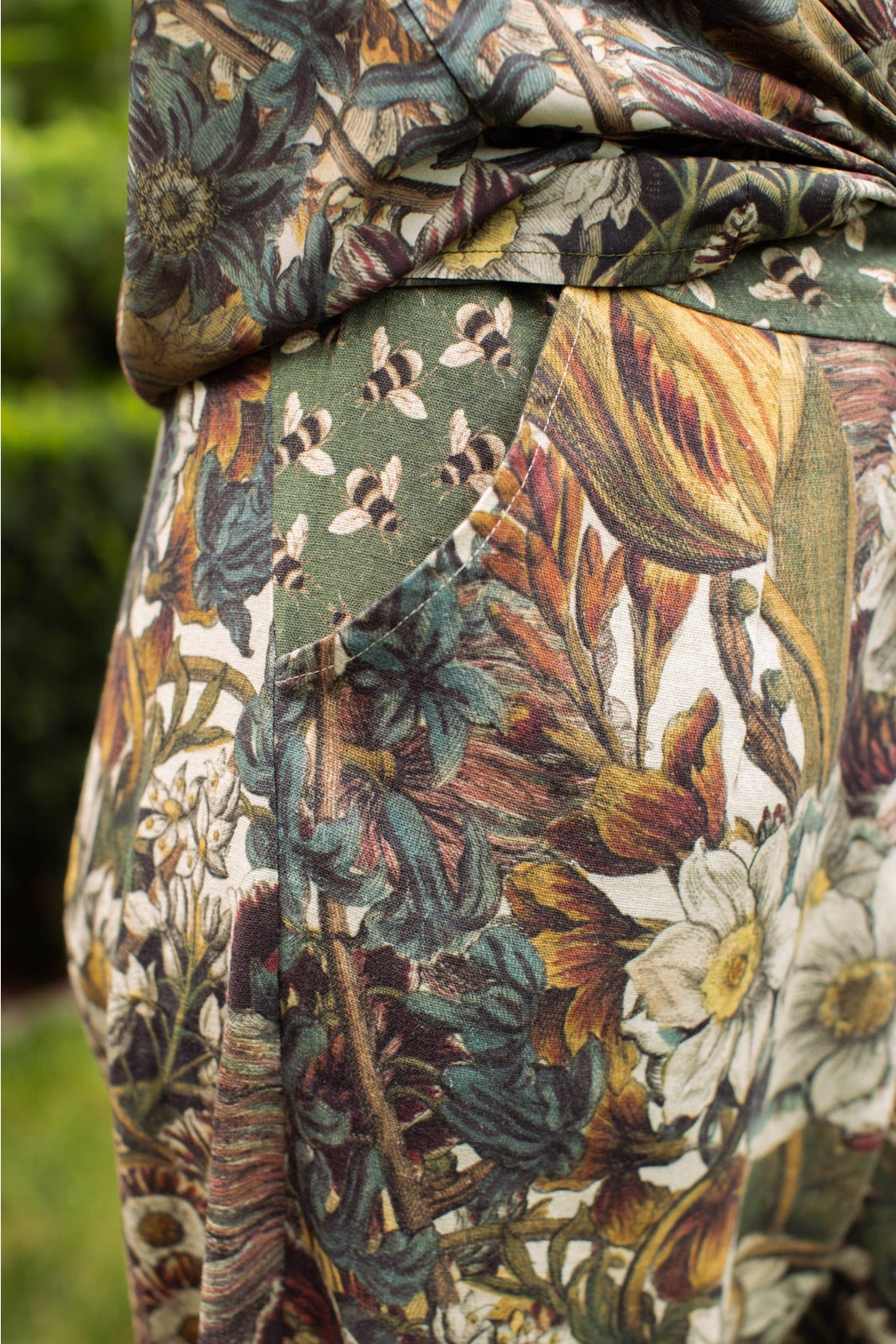 Market of Stars - Love Grows Wild - Linen Cropped Artist Pant - Bees & Flowers