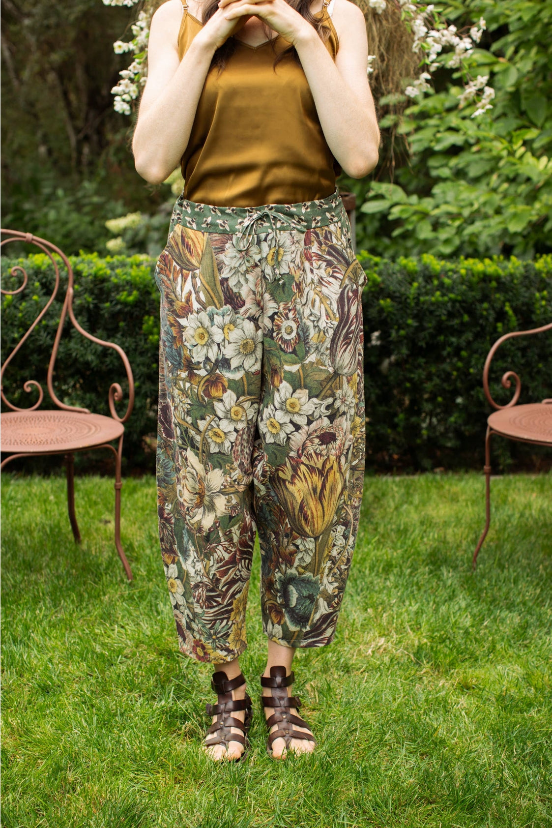 Market of Stars - Love Grows Wild - Linen Cropped Artist Pant - Bees & Flowers