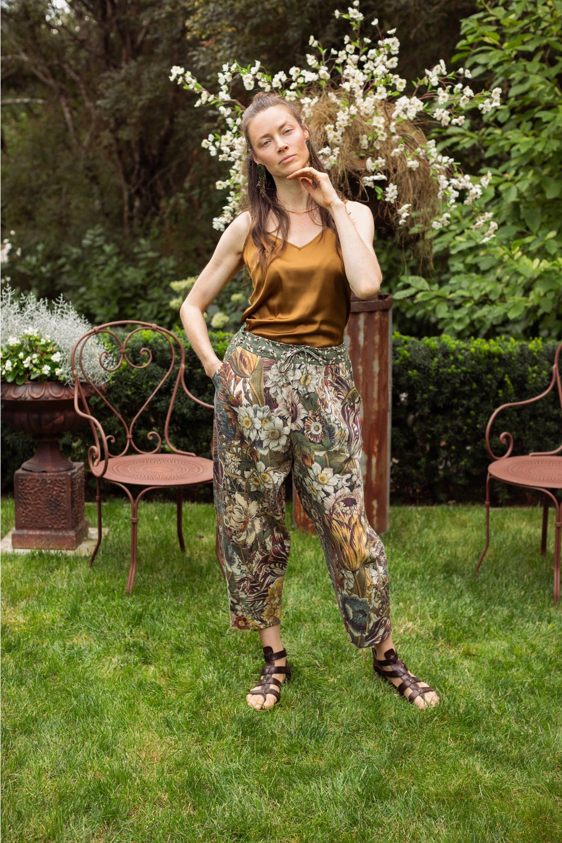 Market of Stars - Love Grows Wild - Linen Cropped Artist Pant - Bees & Flowers