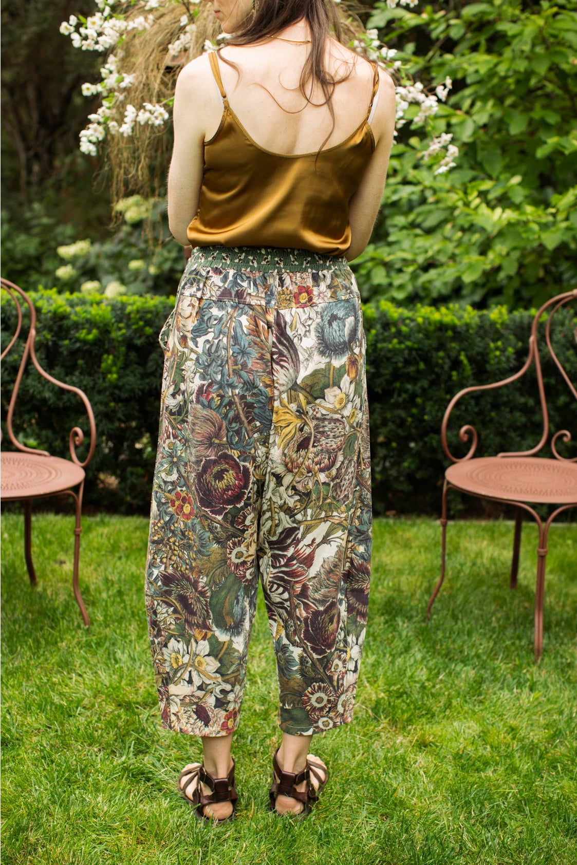 Market of Stars - Love Grows Wild - Linen Cropped Artist Pant - Bees & Flowers