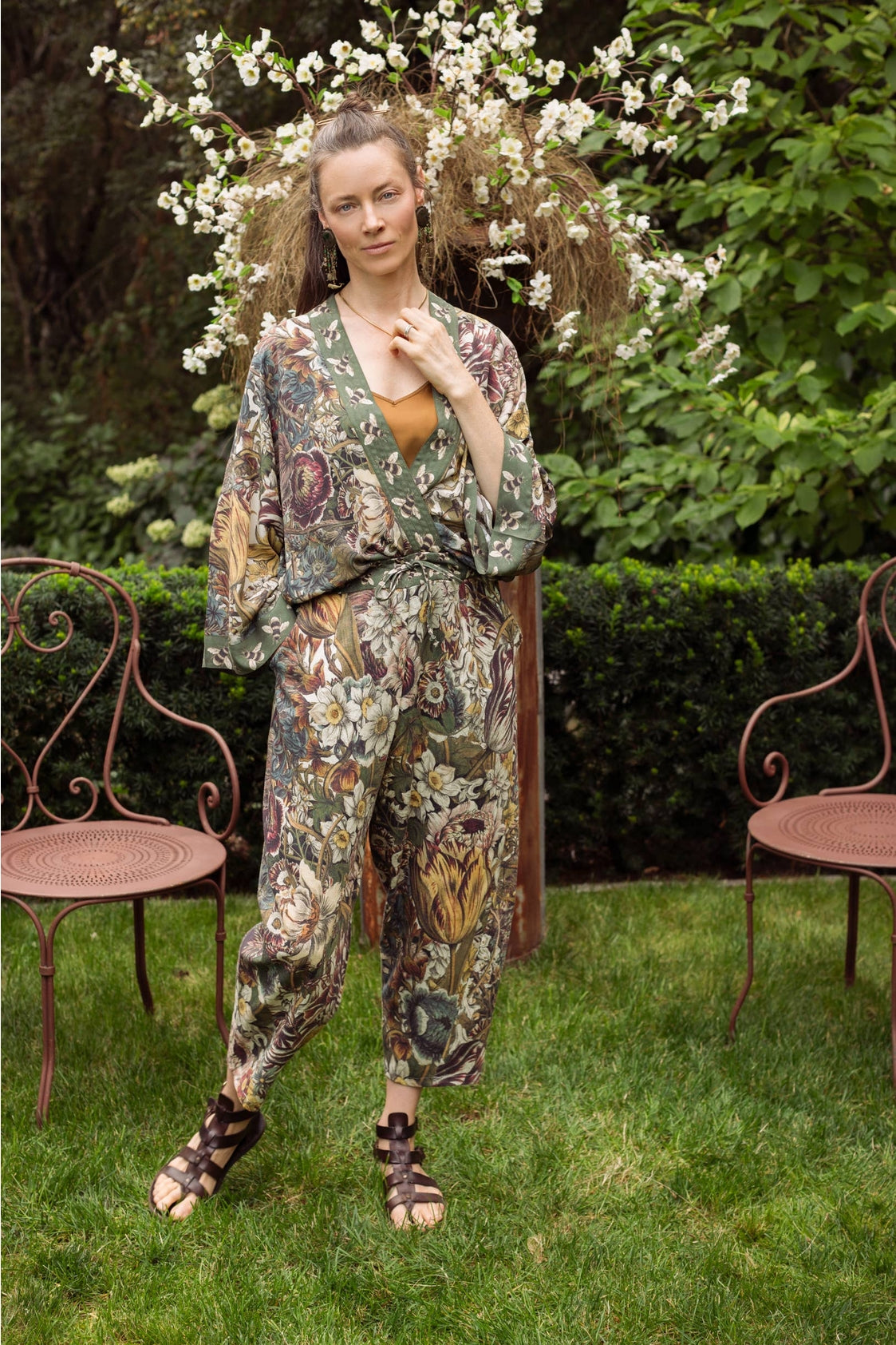 Market of Stars - Love Grows Wild - Linen Cropped Artist Pant - Bees & Flowers