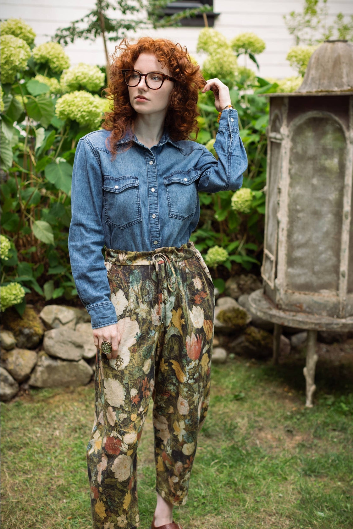 Market of Stars - I Dream in Flowers - Linen Cropped Artist Pants - Bees Floral