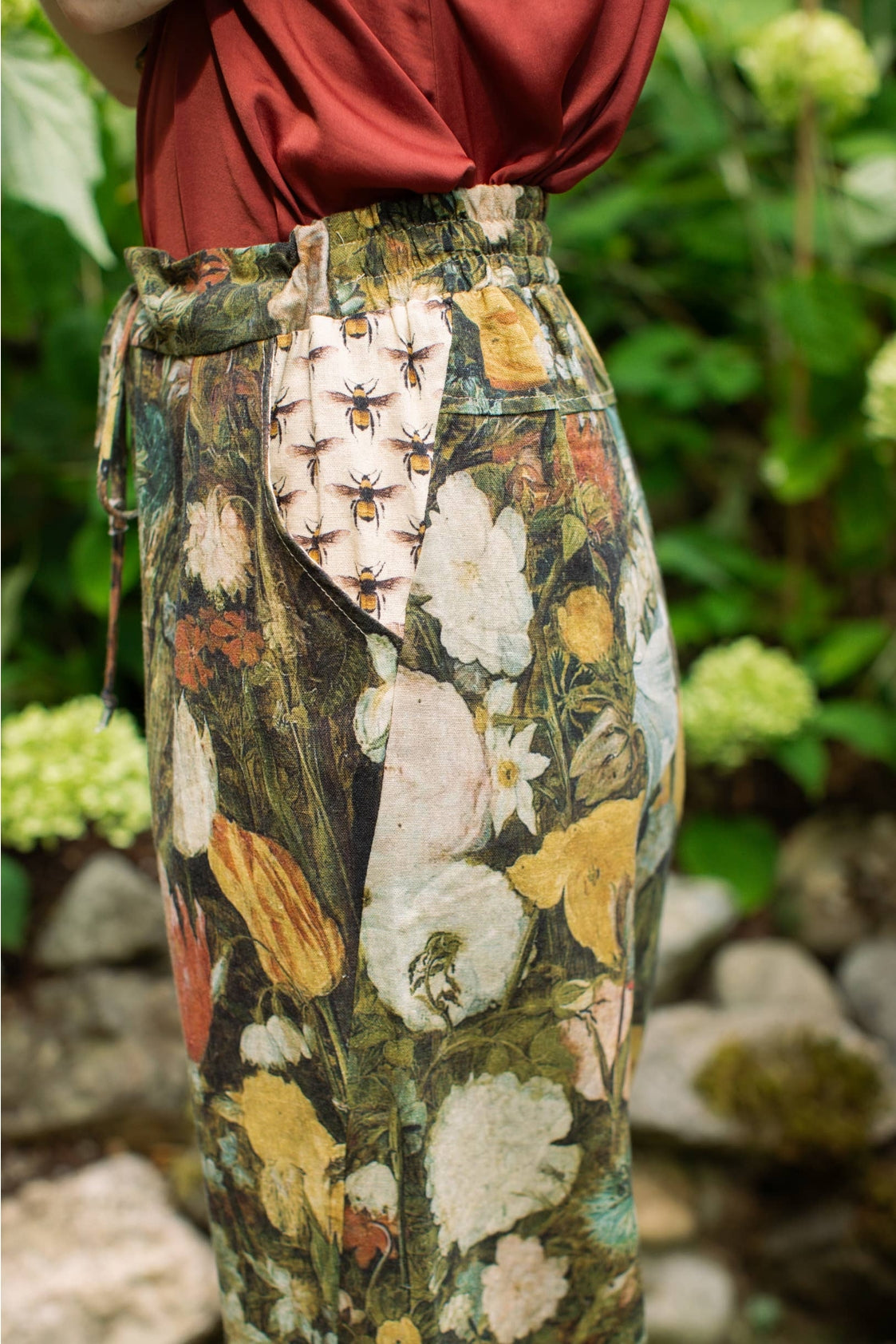 Market of Stars - I Dream in Flowers - Linen Cropped Artist Pants - Bees Floral