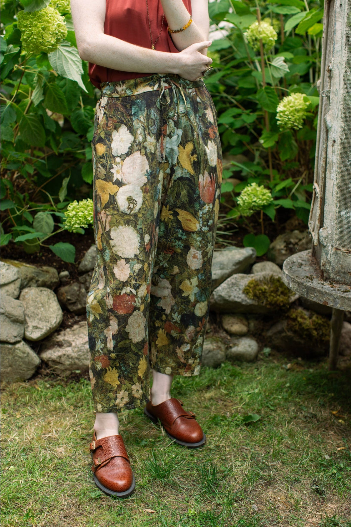 Market of Stars - I Dream in Flowers - Linen Cropped Artist Pants - Bees Floral