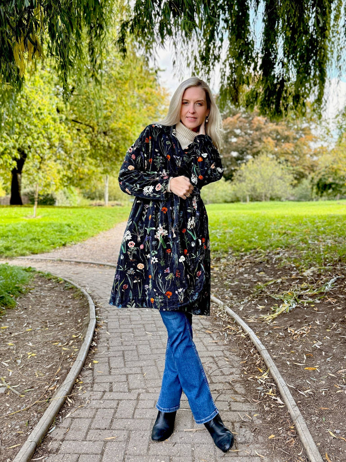 Nocturne Bloom - Velvet Coat - Winter Blooms