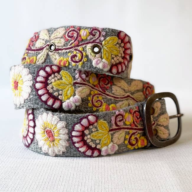 Jenny Krauss - Floral Hand Embroidered Wool Belt - Heather Grey